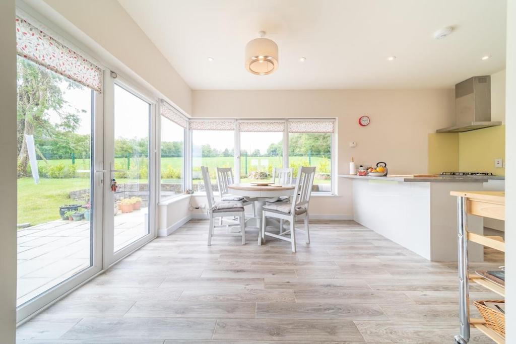 2 Bed Waterfront Property - Close To Courtmacsherry คอร์ก ภายนอก รูปภาพ